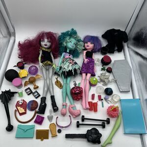 Monster High 3 Dolls Lot 47 Accessories Honey Swamp Create Werewolf Draculaura